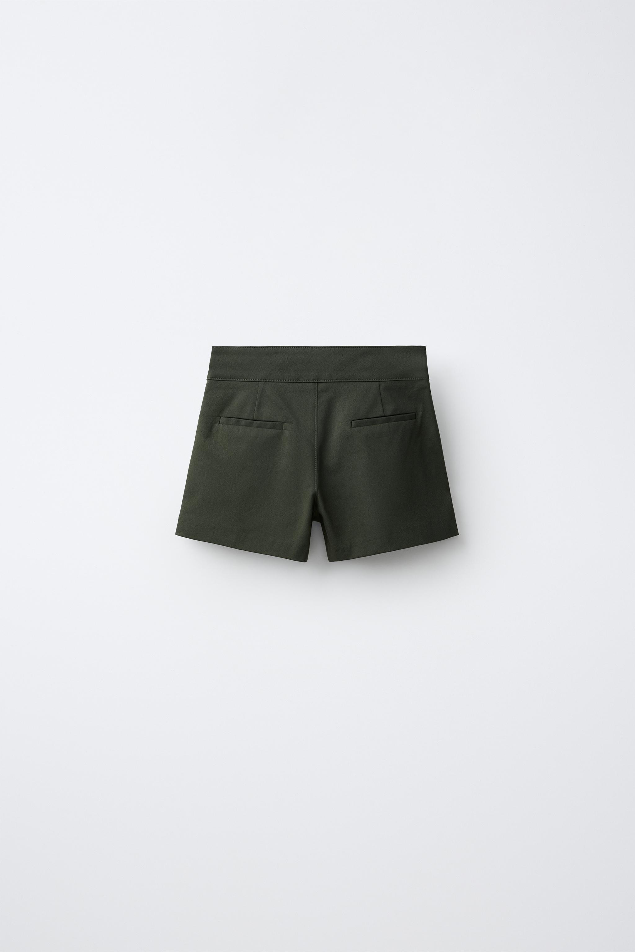 SHORT À BOUTONS
